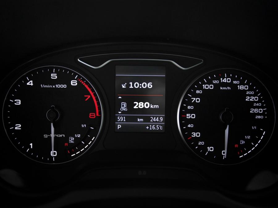 Панель приборов Audi A3 Sportback g-tron (8V) 2013 года  (WW) (фото 4 из 18)